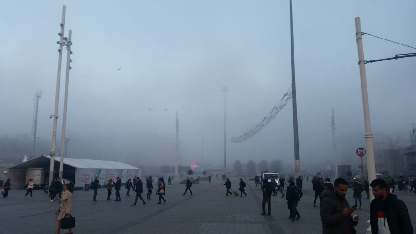 Taksim'den eşsiz sis manzarası