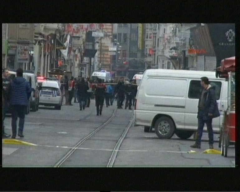 SON DAKİKA: Taksim İstiklal'de patlama (Son Dakika Taksim haberleri / Taksim canlı bomba, ölü, yaralı sayısı)