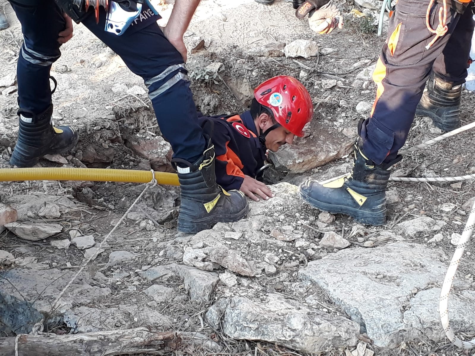 Tamir için girdiği kuyuda zehirlenerek öldü