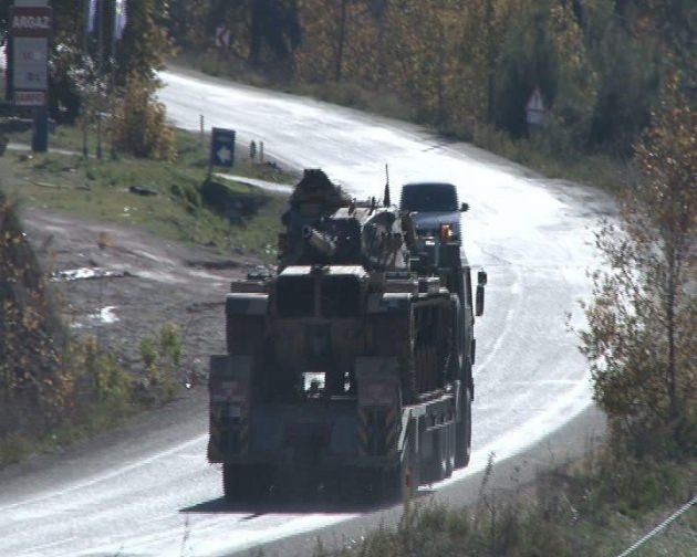 Hatay sınırına tanklar sevk ediliyor! Hatay sınırına tanklar sevk ediliyor!