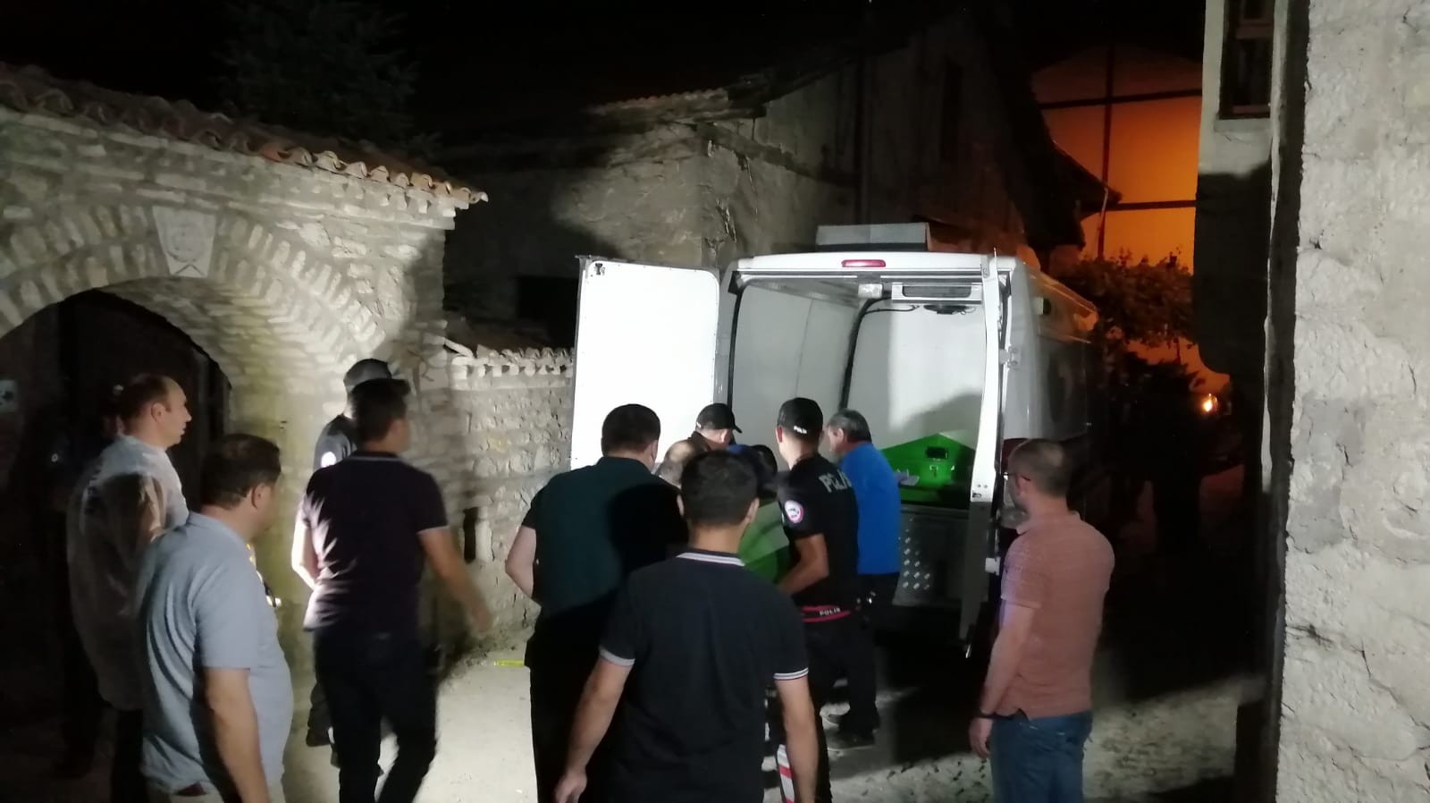 Müteahhidi olduğu tarihi binada asılmış halde bulundu