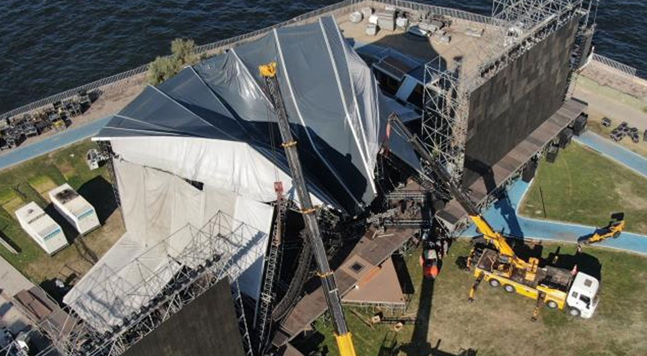 Tarkan’ın İzmir'de konser vereceği sahne çöktü, zarar gün aydınlanınca ortaya çıktı