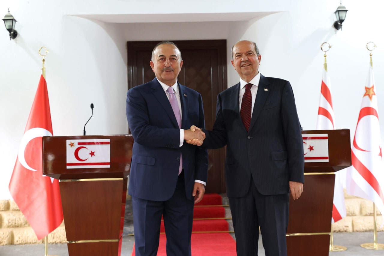 Yunanistan'a uyarı: Sistemlerini çökertir başlarına yıkarız