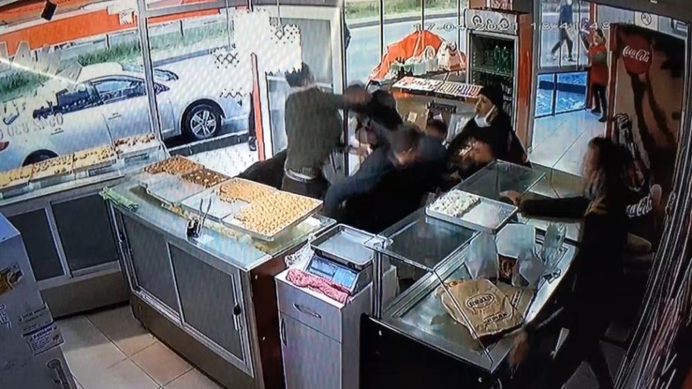 “Tatlı istiyoruz” deyip pastanede olay çıkarttılar
