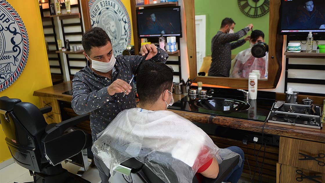 Berberler 50 gün sonra ilk müşterilerini almaya başladı