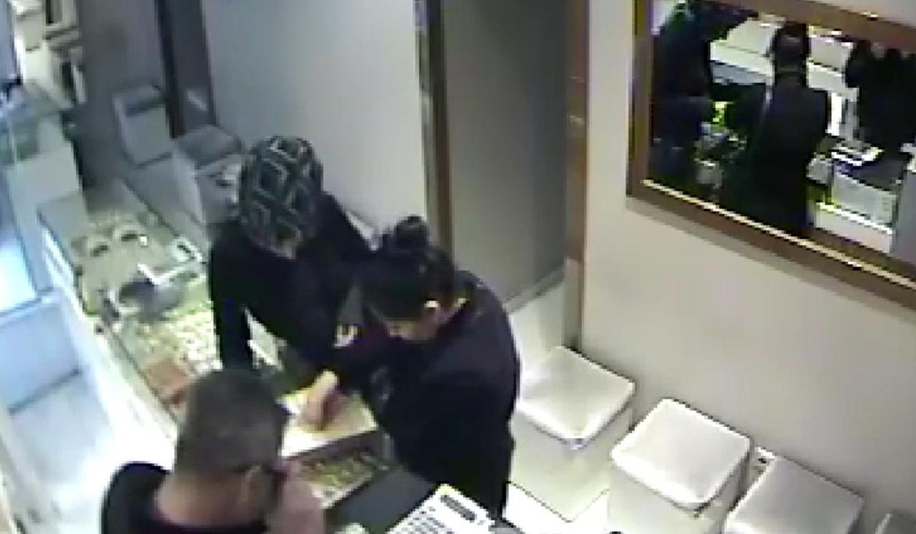 'Tek taş' lakaplı soyguncu kızlar yakalandı