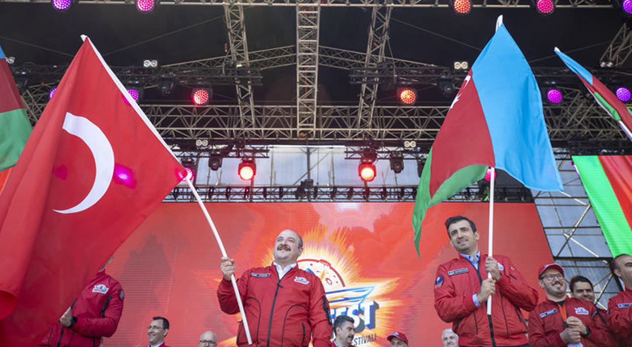 Selçuk Bayraktar kardeş ülke Azerbaycan'a seslendi: Türk uşakları neler başarabileceğini tüm dünyaya gösterecek Selçuk Bayraktar kardeş ülke Azerbaycan'a seslendi: Türk uşakları neler başarabileceğini tüm dünyaya gösterecek