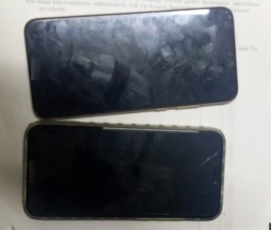 Hırsızlık zanlısı kadın çaldığı telefonlarla yakalandı