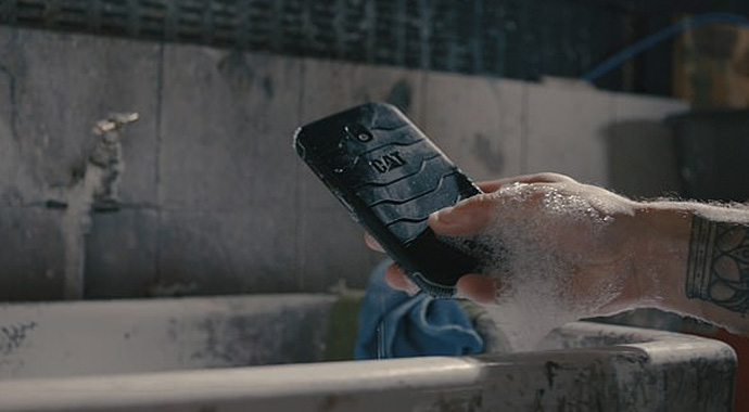 Dünyanın ilk antibakteriyel akıllı telefonu