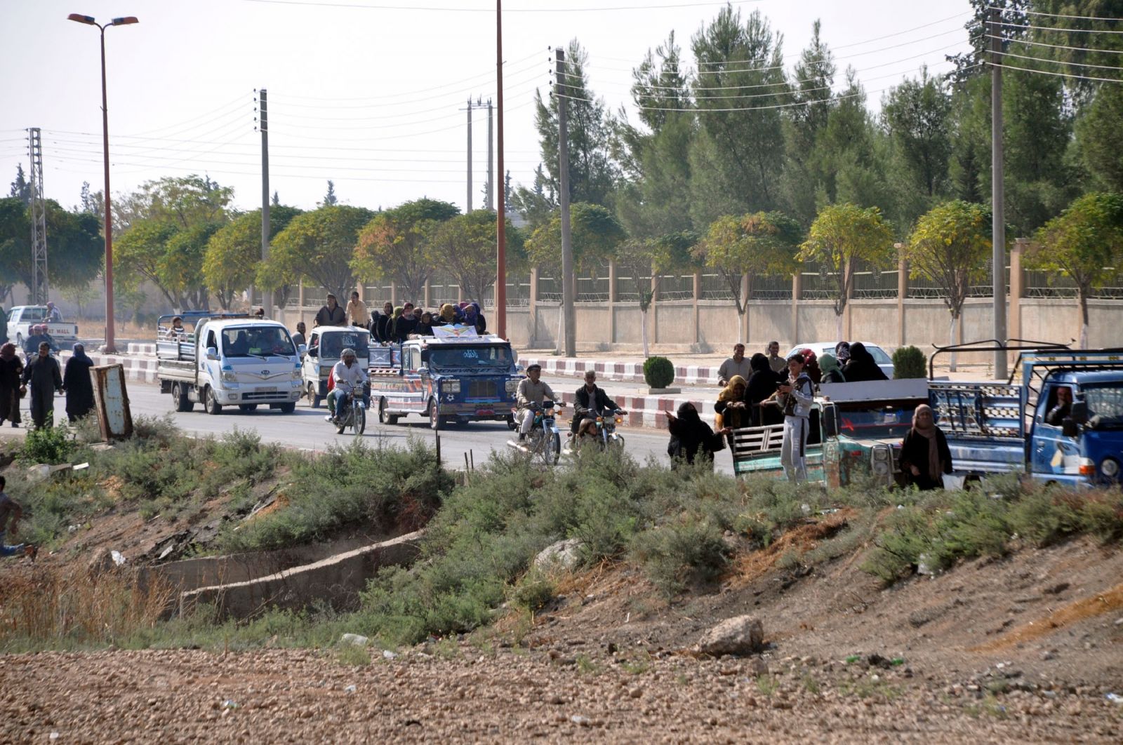 Telabyad'daki sivillere STK'lardan insani yardım