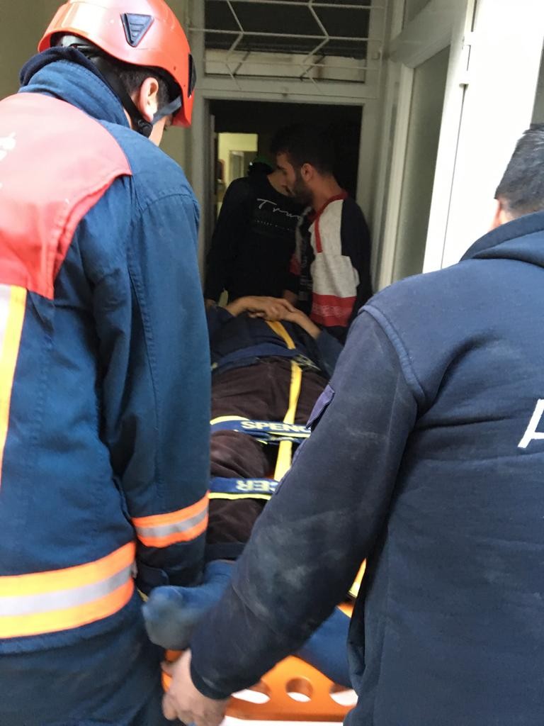 Baca temizliği yaparken 5. kattan düştü Baca temizliği yaparken 5. kattan düştü