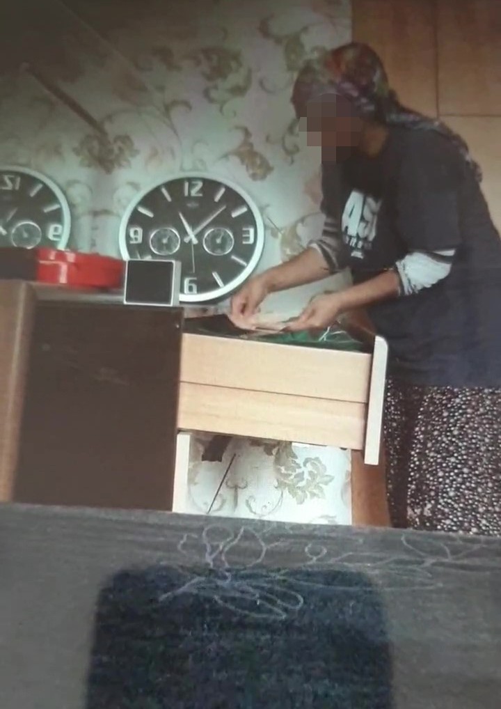 Temizlikçiden şüphelenip odaya kamera koyan çift hayatlarının şokunu yaşadı!