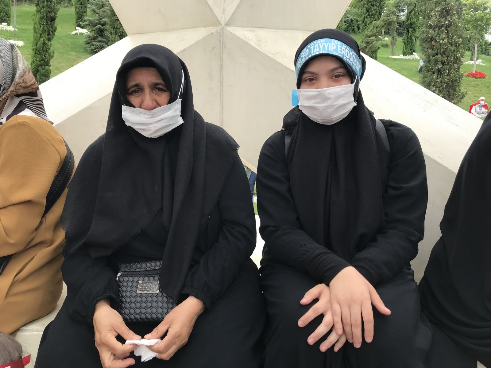 15 Temmuz Şehitler Makamı'na ziyaretçi akınına uğradı: Göz yaşları sel oldu aktı