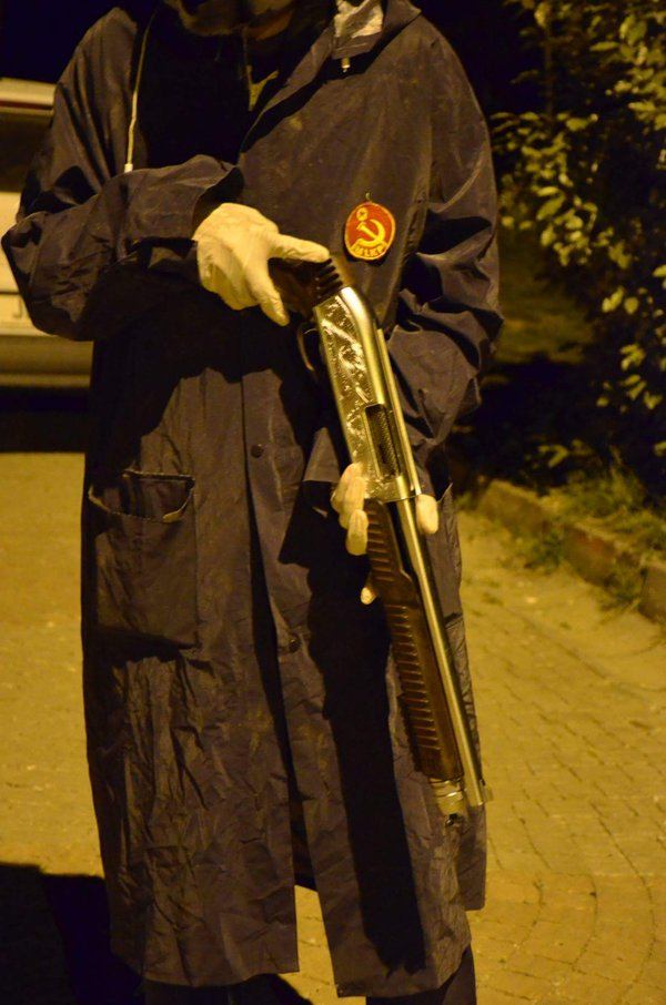 Eli silahlı teröristler, İstanbul'da yol kesip kimlik kontrolü yaptı