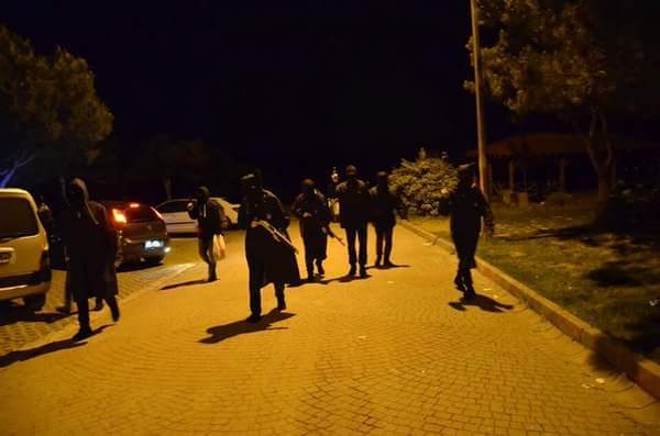 Eli silahlı teröristler, İstanbul'da yol kesip kimlik kontrolü yaptı