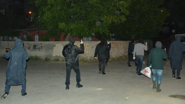 Eli silahlı teröristler, İstanbul'da yol kesip kimlik kontrolü yaptı