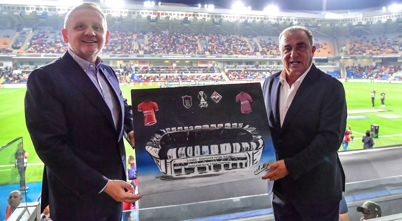 Fatih Terim Başakşehir Fatih Terim Stadı'nda Fiorentina maçı izledi... Belgesel tadında!