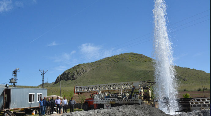 Van Gölü kıyısında 60 derecelik termal su kaynağı bulundu