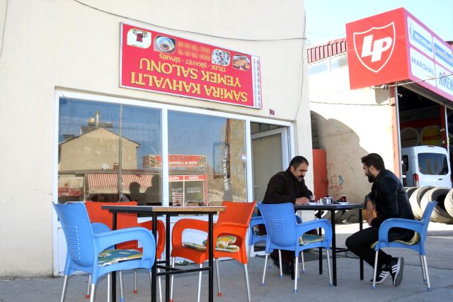 İşleri ters giden esnaf öyle bir şey yaptı ki, görenler hayrete düştü!