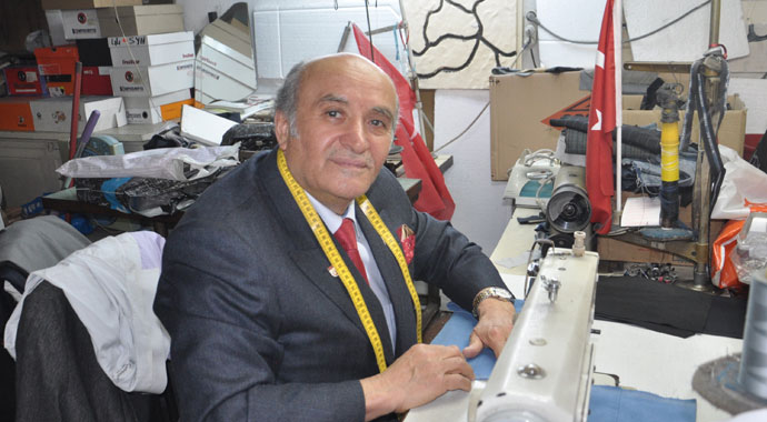 Gelişen teknolojiye rağmen 59 yıldır mesleğini ayakta tutmaya çalışıyor