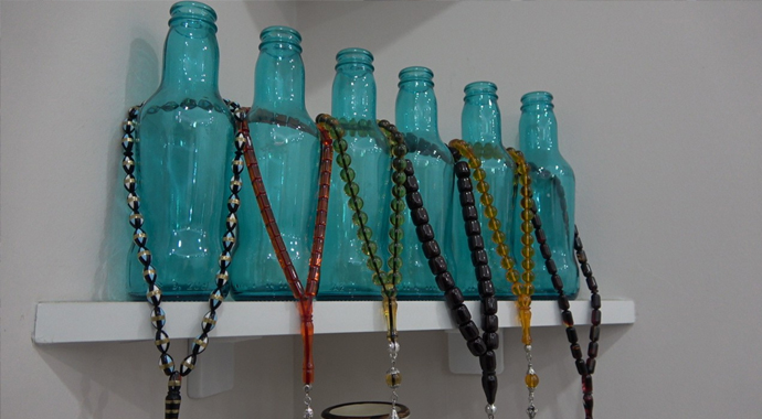 Bir daire fiyatına tespih koleksiyonu satın aldı