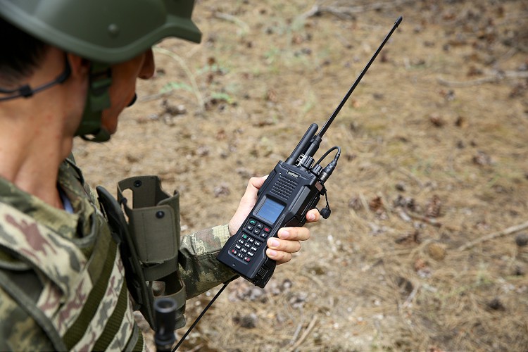 Milli telsiz EHKET'in TSK'ya ilk teslimatı yapıldı