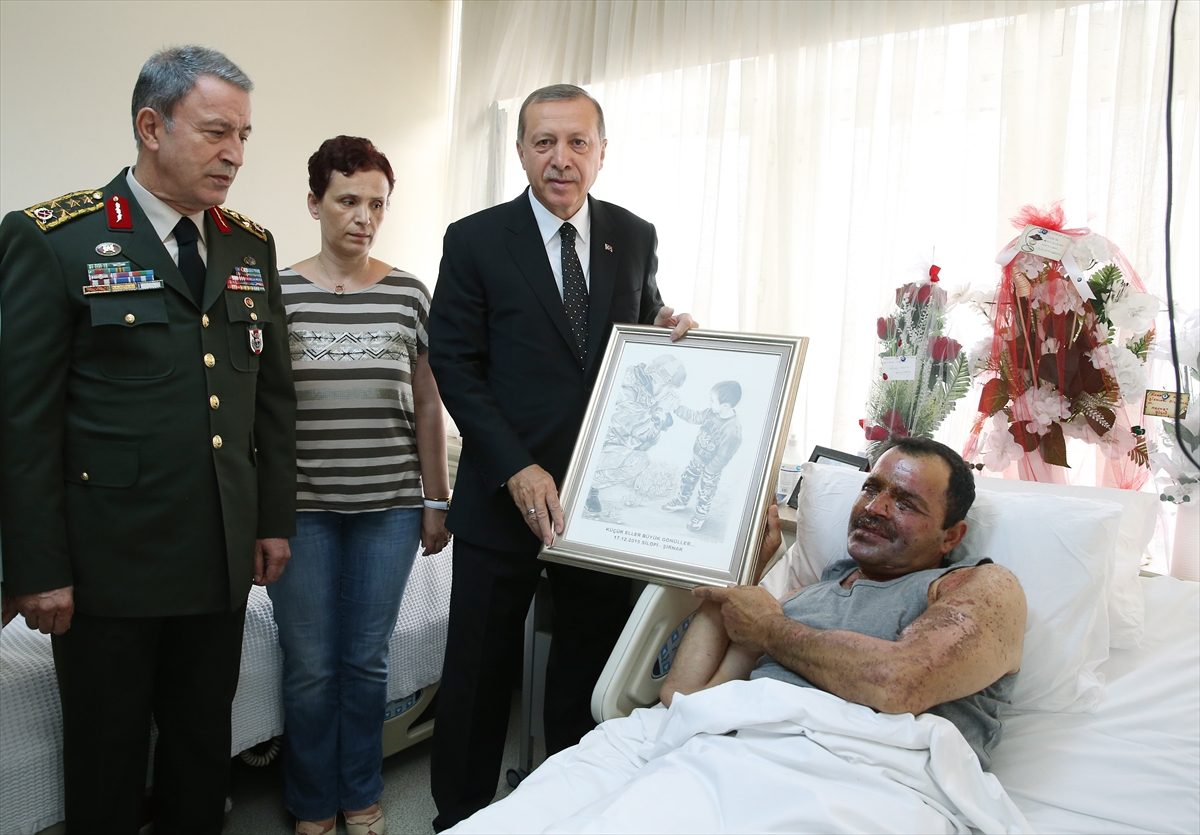 Cumhurbaşkanı Erdoğan'dan Binbaşı Tetik'e ziyaret Cumhurbaşkanı Erdoğan'dan Binbaşı Tetik'e ziyaret