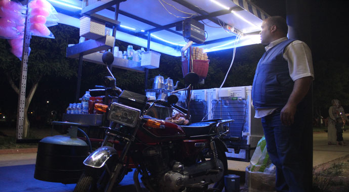 Seyyar tezgahına güneş enerjisi sistemi kurdu