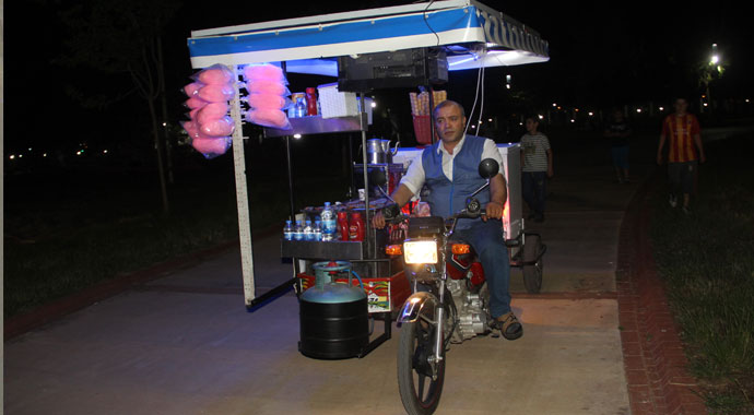 Seyyar tezgahına güneş enerjisi sistemi kurdu