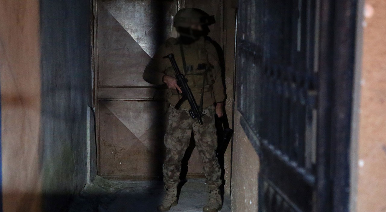 Mersin'de DEAŞ'a şafak operasyonu: 14 gözaltı