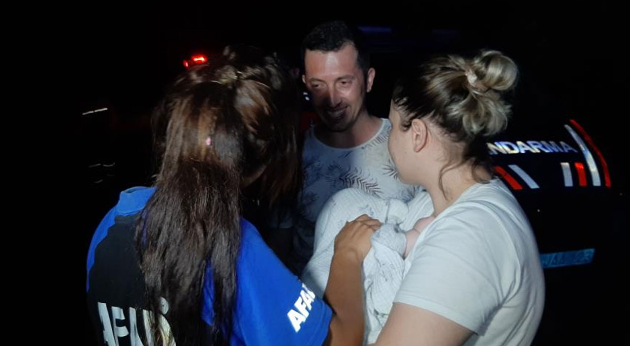 Edirne'de yaz ortası yağan şiddetli yağış nedeniyle bebekli aile mahsur kaldı: Devreye AFAD girdi