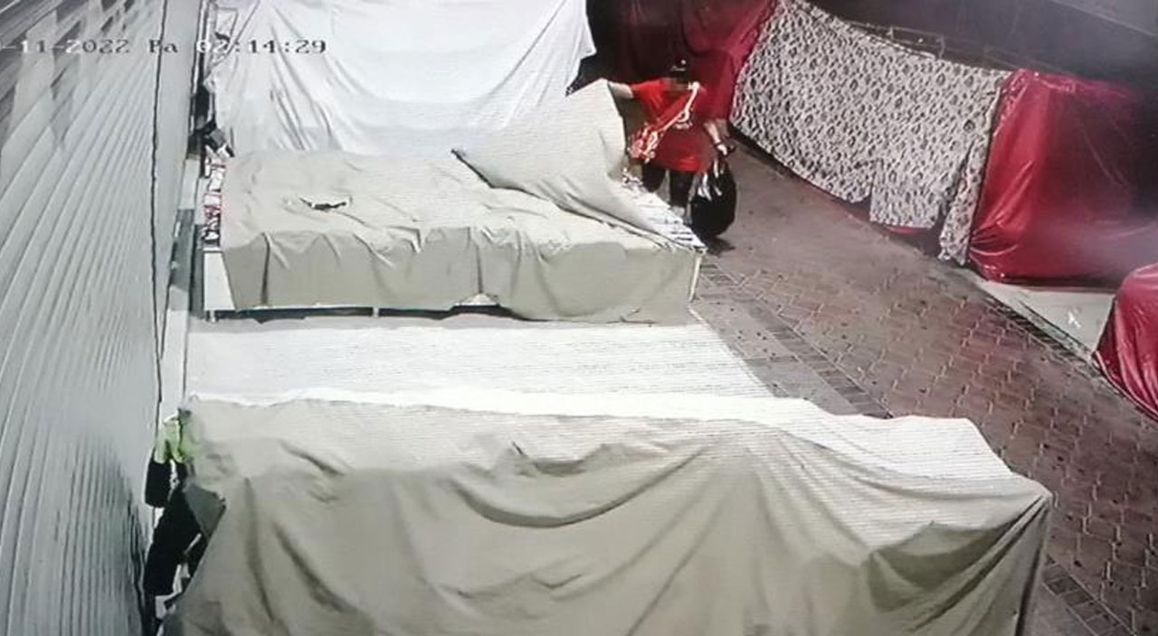 Rahatlığı pes dedirtti: Çaldığı çantayı beğenmeyince başka dükkandakiyle değiştirdi