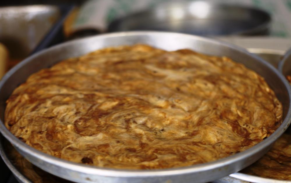 Konya'nın vazgeçilmezi tahinli pide! Hem tatlı hem ekmek