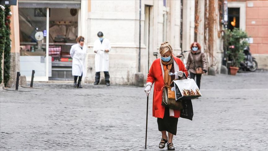 İtalya'da günlük Kovid-19 vaka sayısı son 13 ayın zirvesine çıktı