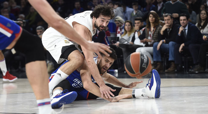 Anadolu Efes son çeyrekte yıkıldı (Anadolu Efes 82-84 Real Madrid)