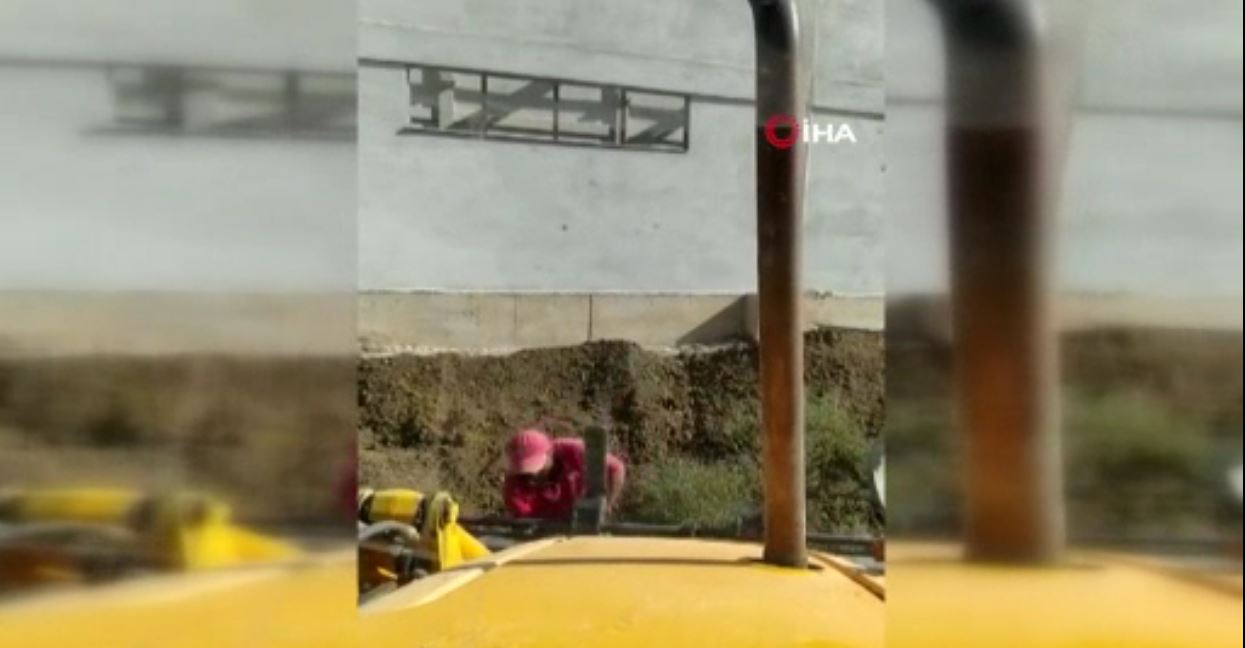 Üzerine kepçe düşen işçi ezilerek hayatını kaybetti