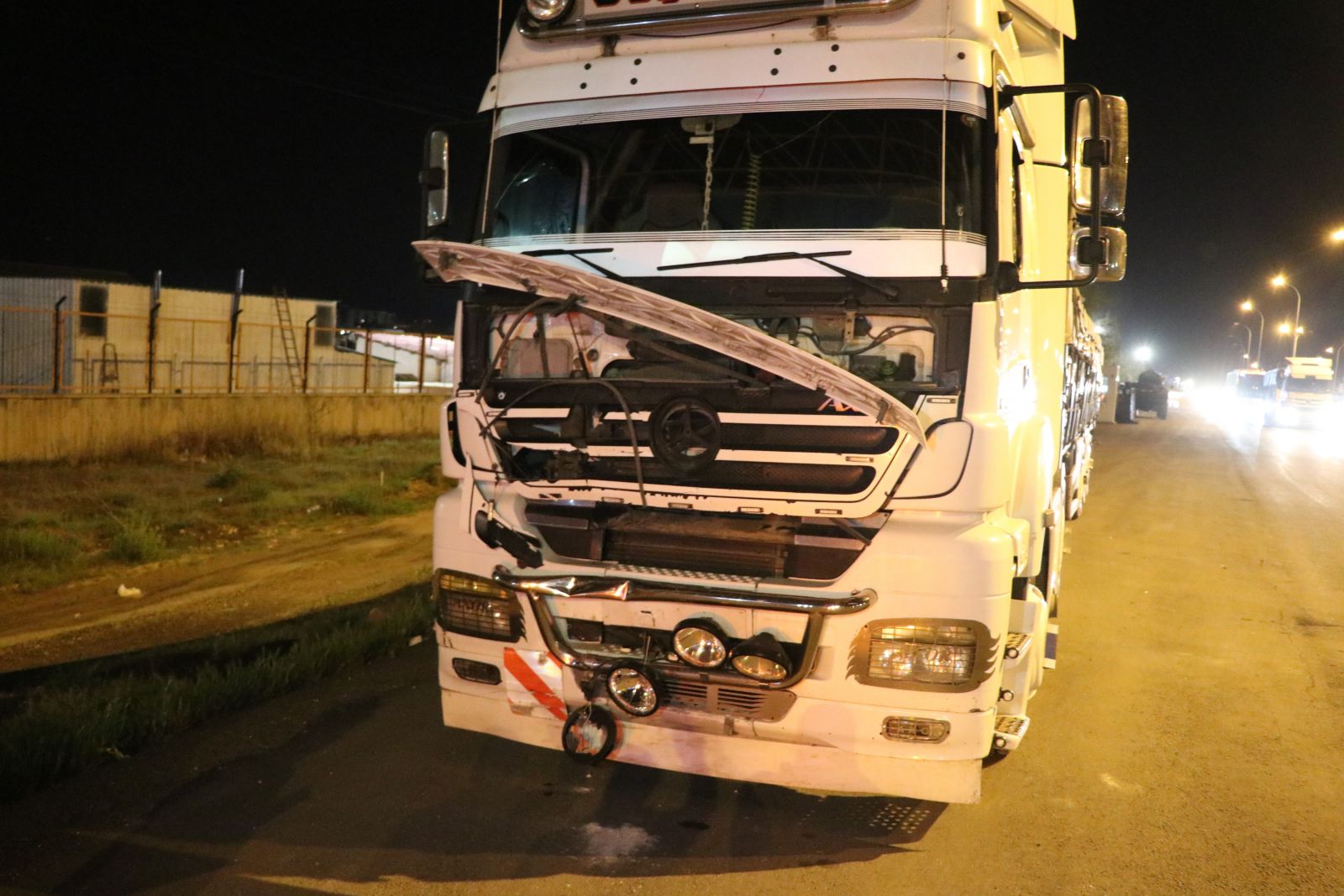 Tırın altında kalan yaya hayatını kaybetti