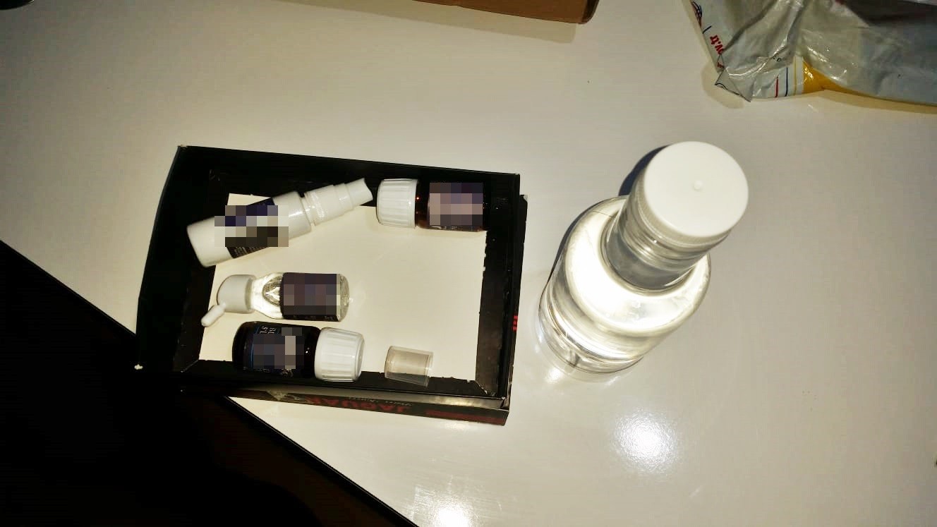 Telefon kazandığını sandı, paketten su şişesi çıktı