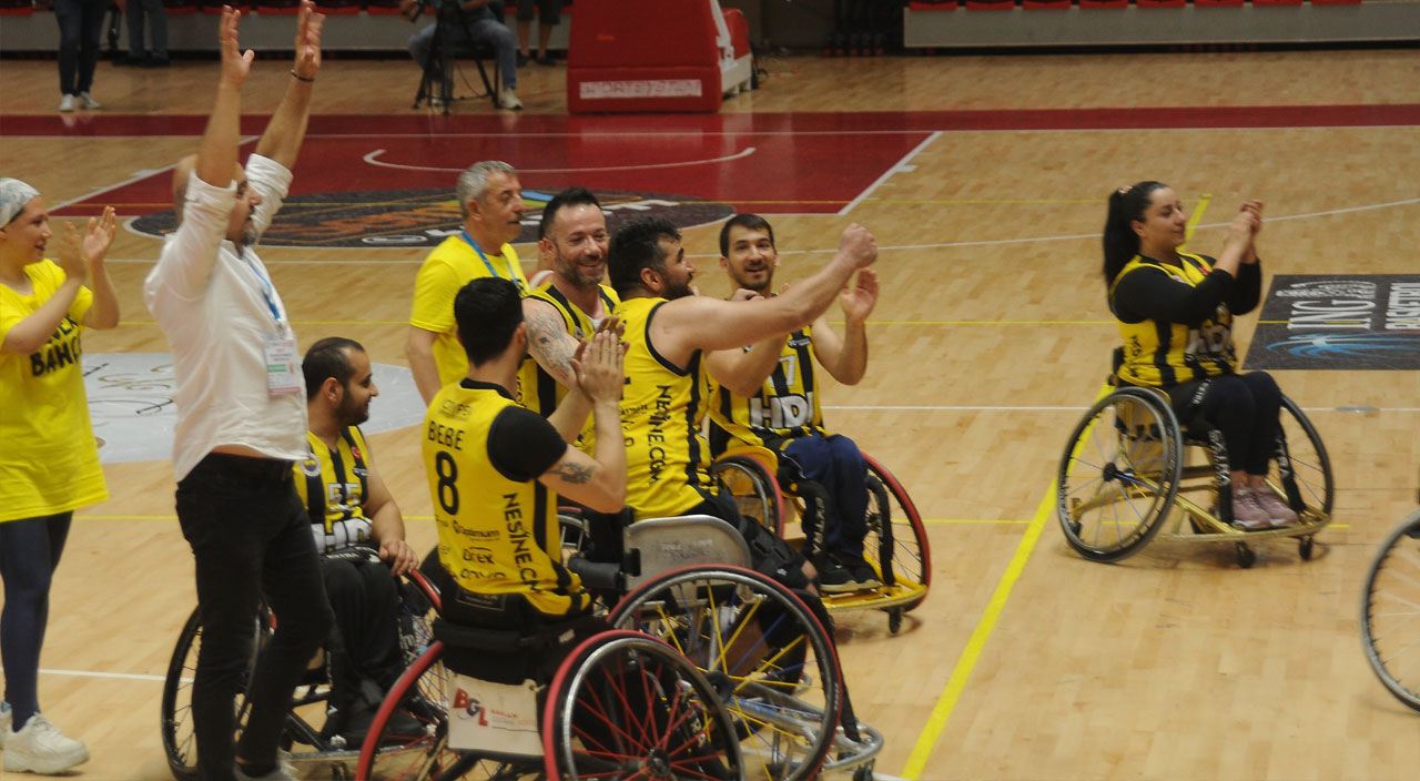 Tekerlekli Sandalye Basketbol Ligi'nde Galatasaray'ı eleyen Fenerbahçe finalde Tekerlekli Sandalye Basketbol Ligi'nde Galatasaray'ı eleyen Fenerbahçe finalde