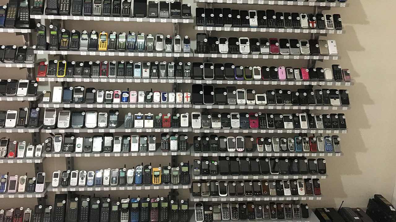 2 bin 799 adet telefon topladı: Guinness'e yaptığı başvuru onaylandı