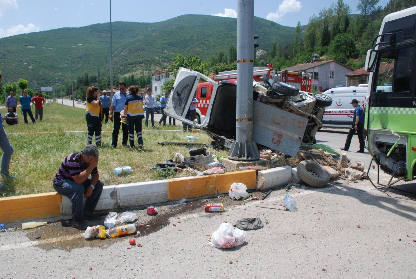 Tokat'ta bayram alışverişinden dönen baba ile kızı kazada hayatını kaybetti