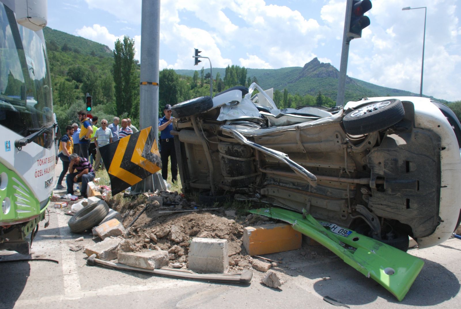 Tokat'ta bayram alışverişinden dönen baba ile kızı kazada hayatını kaybetti