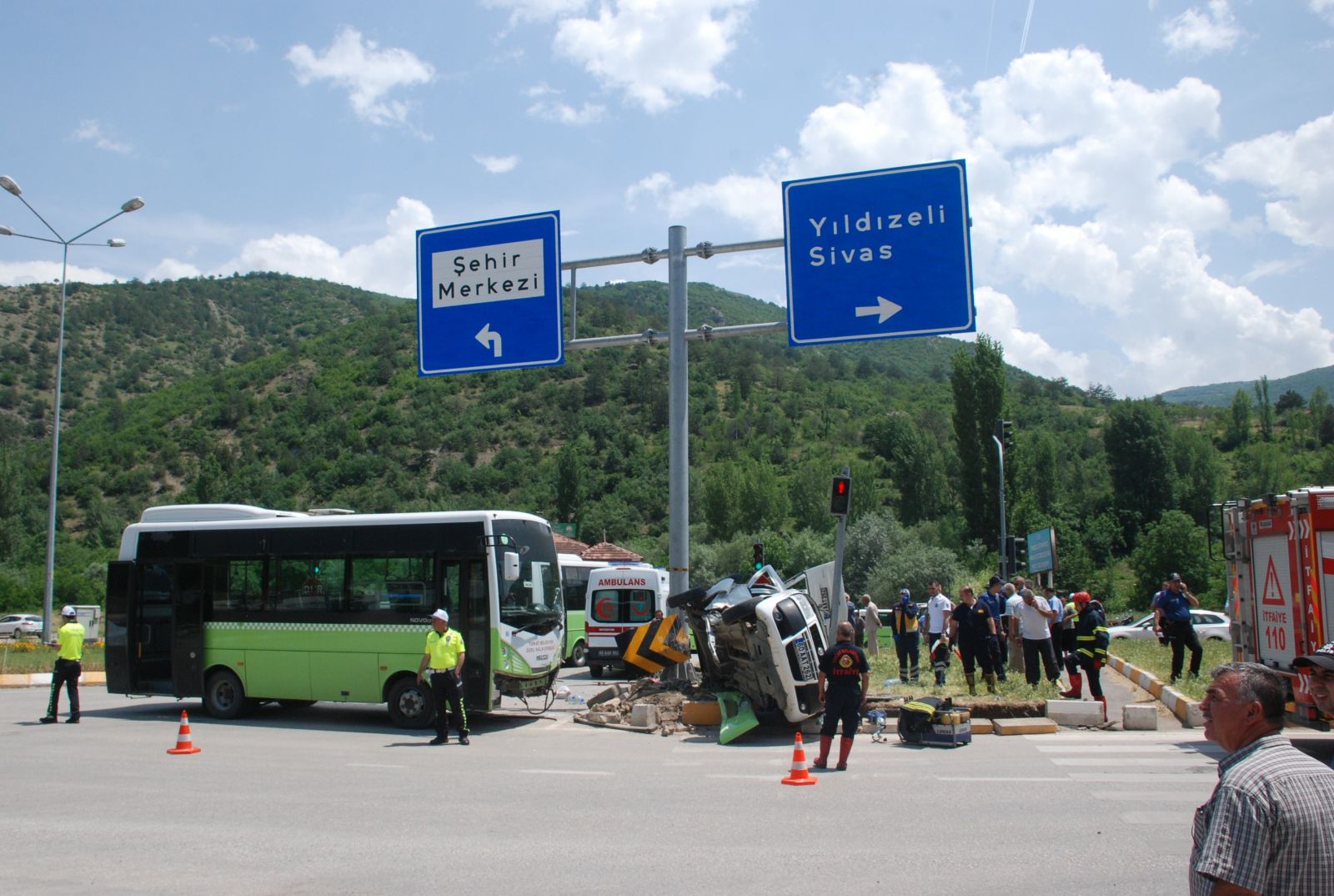 Tokat'ta bayram alışverişinden dönen baba ile kızı kazada hayatını kaybetti
