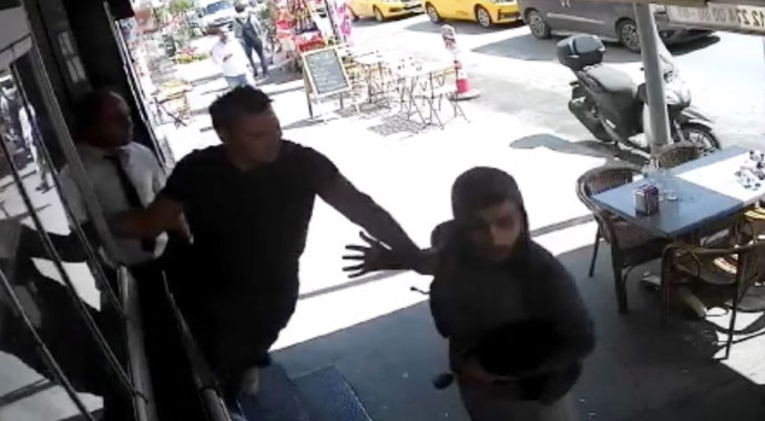 Şişli’de esnaf hırsızlık yaparken yakaladığı şahsı tokatlayarak kovdu