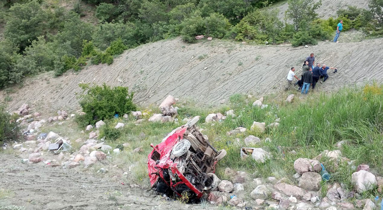 Tokat'ta feci kaza! Minibüs hurdaya döndü: 4 ölü, 1 yaralı