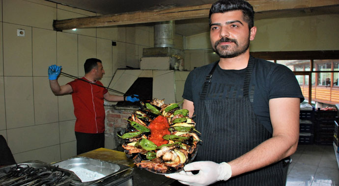 Yemesi cesaret istiyor! Kilosu 240, porsiyonu 60 lira