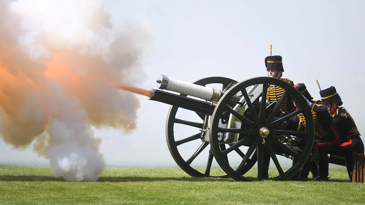 İngiltere Kraliçesi II. Elizabeth 96'ncı yaşını kutluyor! Tahttaki 70'inci yılına özel bebek üretildi