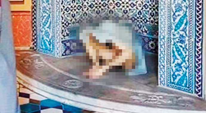 'Bunları sergileyecek başka yer yok muydu?'