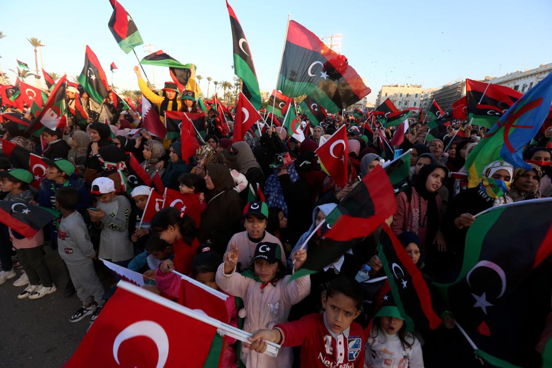 Libyalılar devrimin 9'uncu yılını Türk bayraklarıyla kutladı