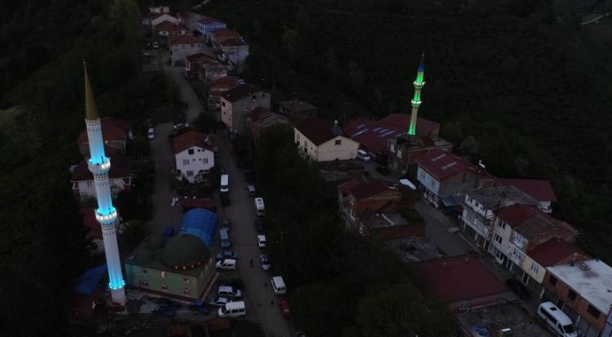 Türkiye bu mahalleyi konuşuyor: Komşu iki ev ayrı saatlerde oruç açıyor